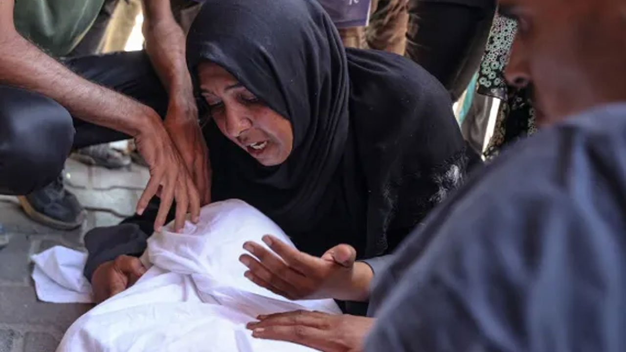 গাজায় ইসরায়েলি হামলায় একদিনেই শিশু ও সাংবাদিকসহ নিহত আরও ১০৫